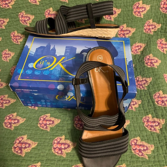 EUC It’s Okay Leah Sandal KC - Picture 1 of 4